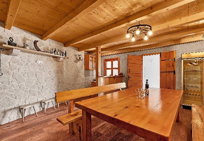 Ferienhaus in Bast -  Villa Magico mit Pool und Meerblick Ferienhaus in Bast -  Villa Magico mit Pool und Meerblick