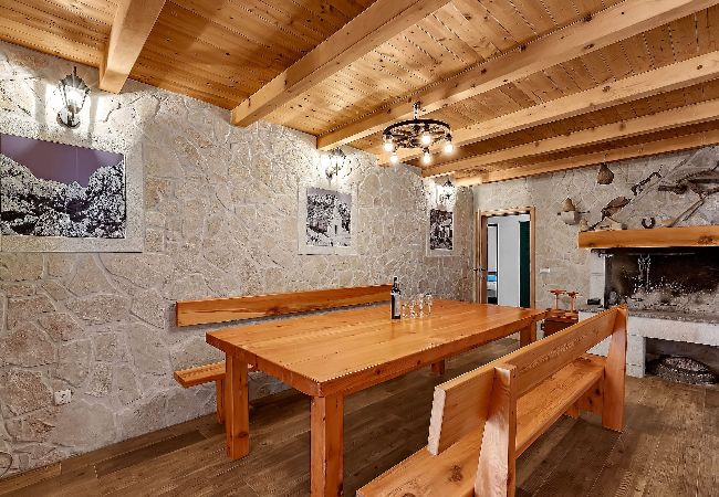 Ferienhaus in Bast -  Villa Magico mit Pool und Meerblick Ferienhaus in Bast -  Villa Magico mit Pool und Meerblick