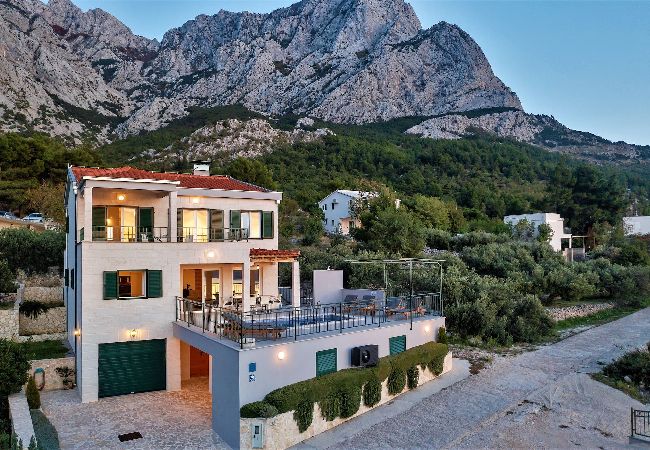 Ferienhaus in Bast -  Villa Magico mit Pool und Meerblick