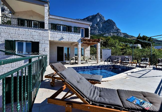 Ferienhaus in Bast -  Villa Magico mit Pool und Meerblick Ferienhaus in Bast -  Villa Magico mit Pool und Meerblick