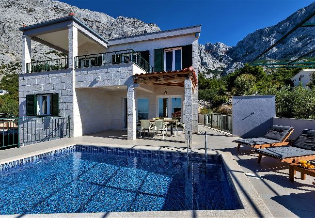 Ferienhaus in Bast -  Villa Magico mit Pool und Meerblick