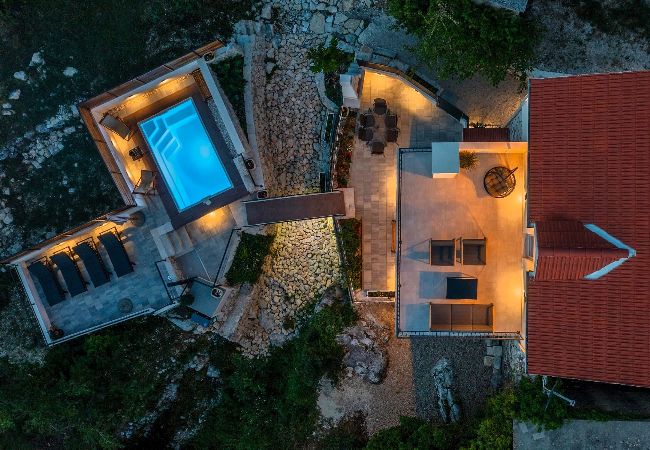 Ferienhaus in Tucepi -  Villa Didovina mit Pool Ferienhaus in Tucepi -  Villa Didovina mit Pool