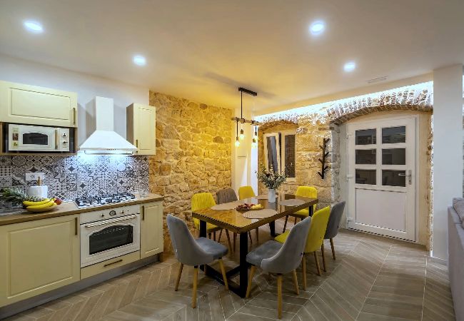 Ferienhaus in Tucepi -  Villa Didovina mit Pool Ferienhaus in Tucepi -  Villa Didovina mit Pool