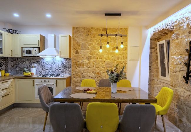 Ferienhaus in Tucepi -  Villa Didovina mit Pool Ferienhaus in Tucepi -  Villa Didovina mit Pool