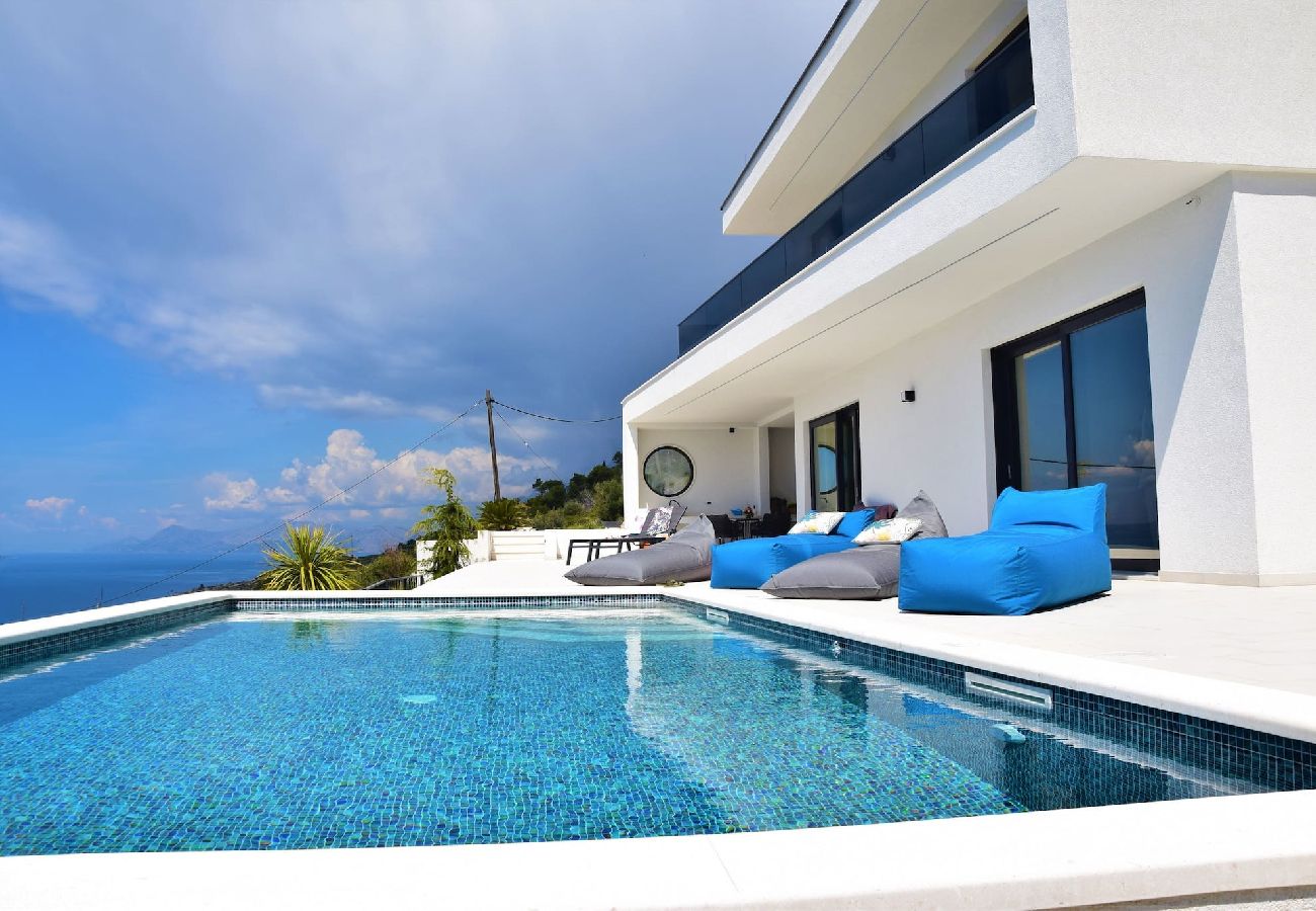 Villa in Podgora -  Villa SkyBlue mit Pool