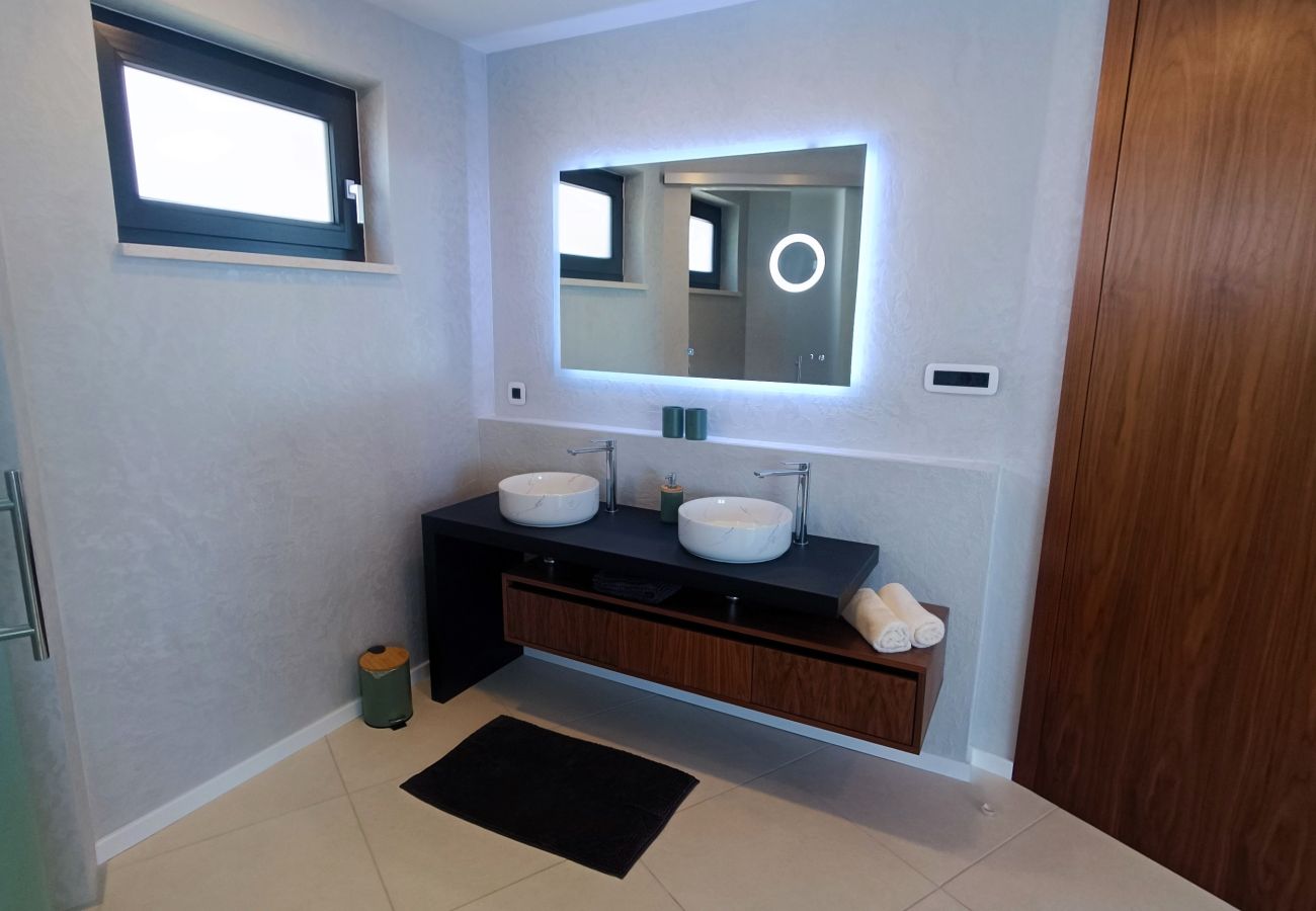 Villa in Podgora -  Villa SkyBlue mit Pool