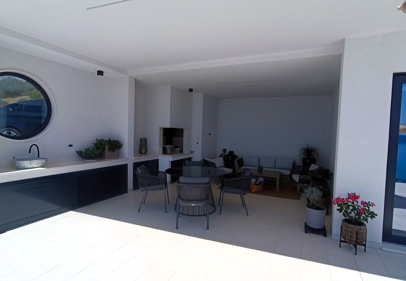 Villa in Podgora -  Villa SkyBlue mit Pool