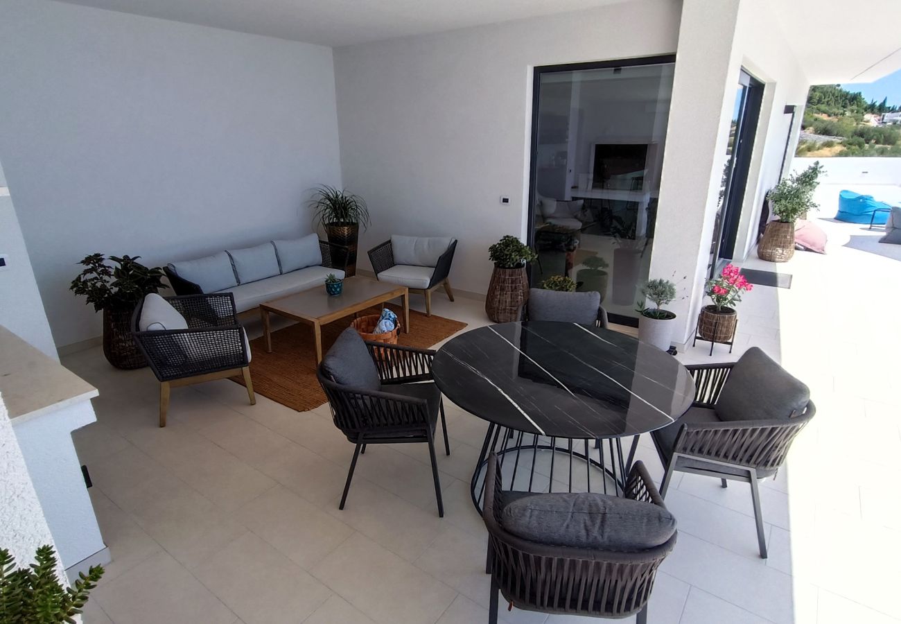 Villa in Podgora -  Villa SkyBlue mit Pool