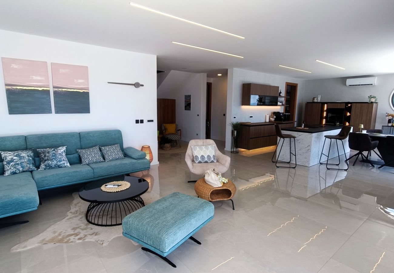 Villa in Podgora -  Villa SkyBlue mit Pool
