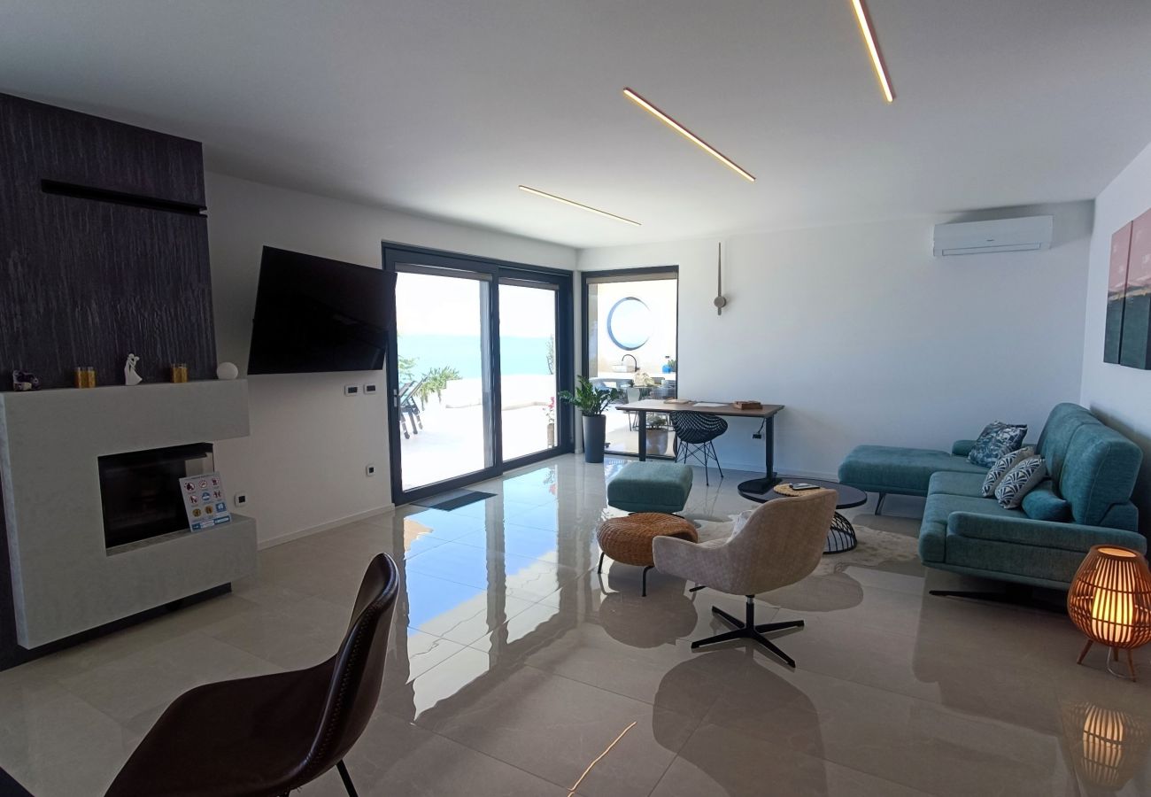 Villa in Podgora -  Villa SkyBlue mit Pool