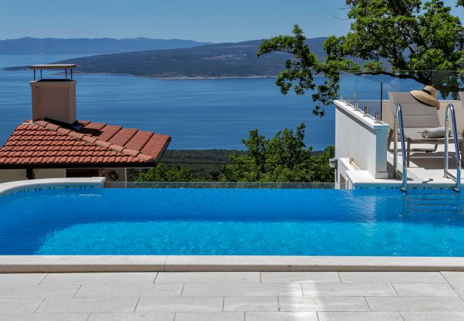 Villa in Baška Voda -  Villa Prestige mit Pool, Sauna