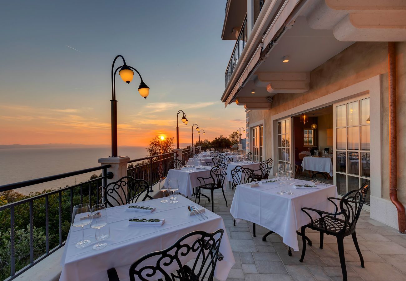 Zimmeranmietung in Podgora - Hotel Nature's Retreat, Deluxe Doppelzimmer mit Balkon und Meerblick