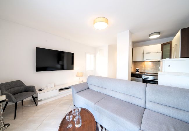 Ferienwohnung in Sumartin - Villa Levante Deluxe Apartment 1 Ferienwohnung in Sumartin - Villa Levante Deluxe Apartment 1