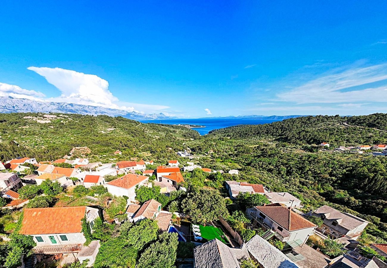 Ferienhaus in Selca - Villa Valentina mit Pool und nahe Strand